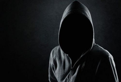 Άρχισε να παρακολουθεί και να απειλεί τη...